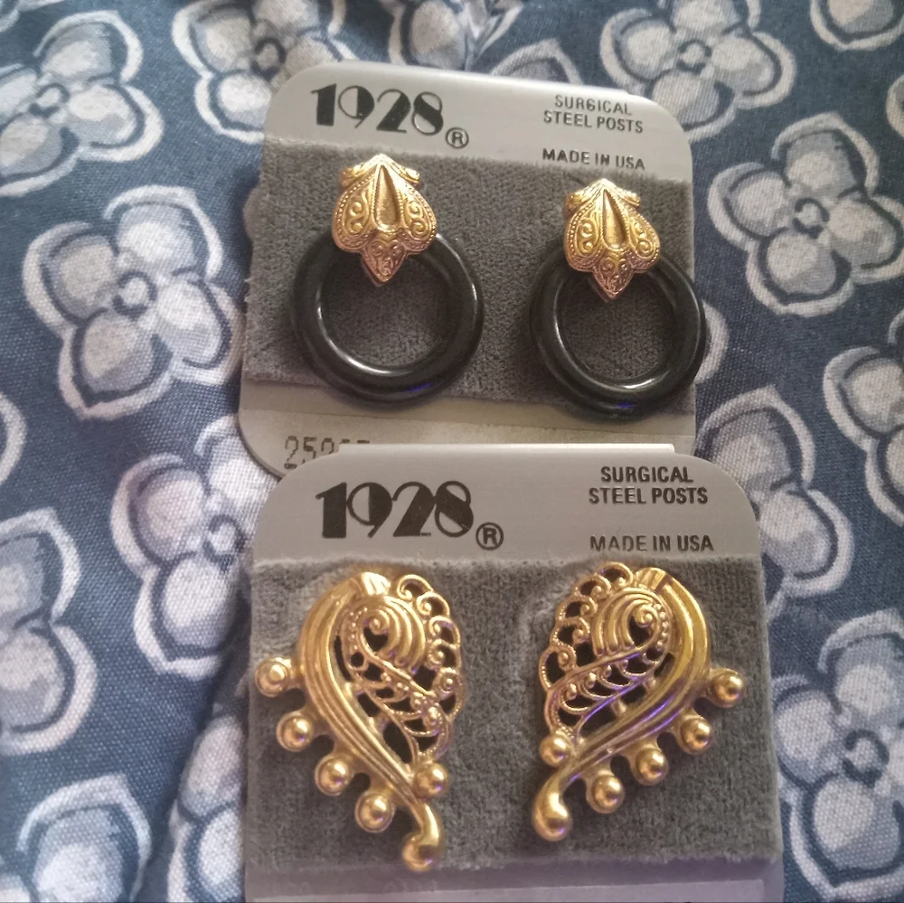 Earing Set - Picture 1 of 1